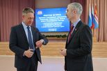ДЕПУТАТЫ СВЕРИЛИ ЧАСЫ С ДЕНИСОМ ПАСЛЕРОМ